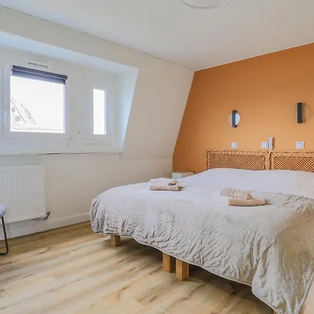 4 Bedroom Awesome In Dunkerque Holiday home *